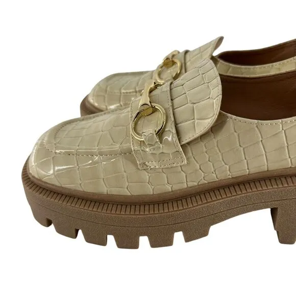 Urban Outfitters Loafers Womens 7 Cream Faux Patent Leather Chunky Platform NEW