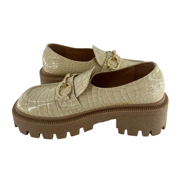 Urban Outfitters Loafers Womens 7 Cream Faux Patent Leather Chunky Platform NEW