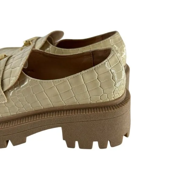 Urban Outfitters Loafers Womens 7 Cream Faux Patent Leather Chunky Platform NEW