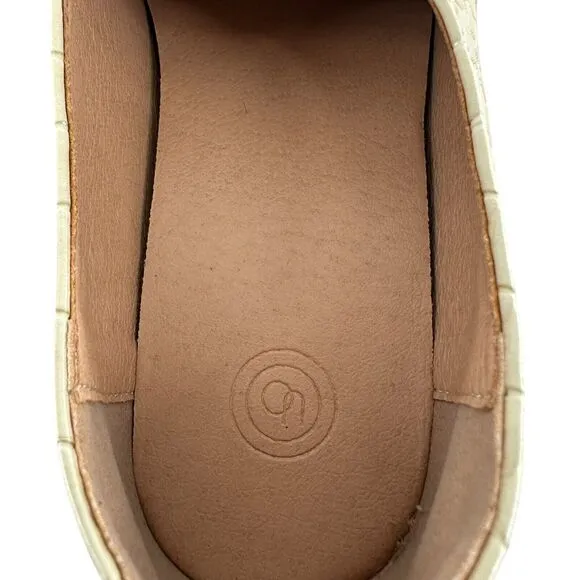Urban Outfitters Loafers Womens 7 Cream Faux Patent Leather Chunky Platform NEW