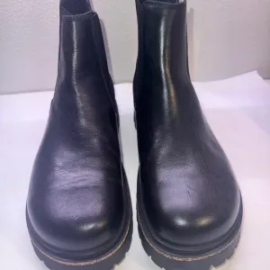 Used Birkenstock Highwood Slip On Women’s boots black leather sz 39. 8/8.5