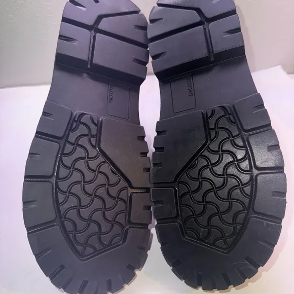 Used Birkenstock Highwood Slip On Women’s boots black leather sz 39. 8/8.5