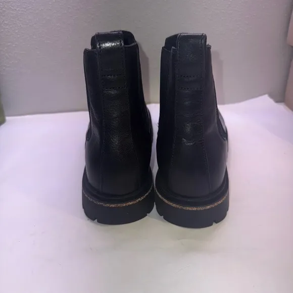 Used Birkenstock Highwood Slip On Women’s boots black leather sz 39. 8/8.5