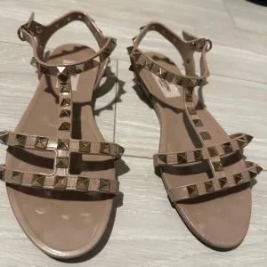 Valentino Garavani Rockstud Jelly Flat Gladiator Sandals