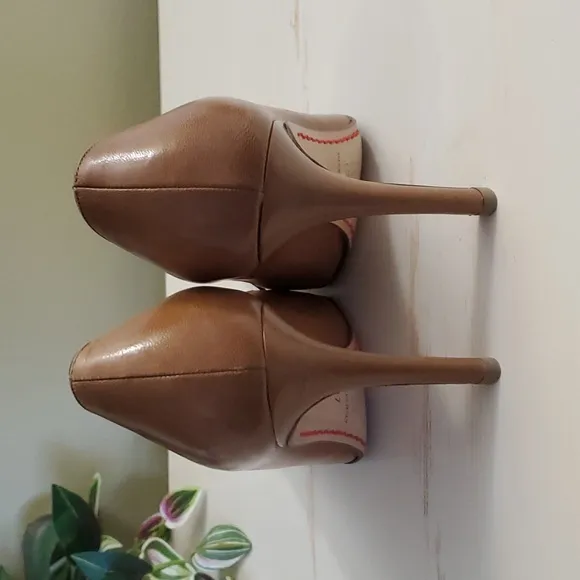 Valentino Garavani | Tan Leather Heeled Loafers Sz 37