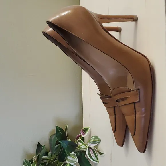 Valentino Garavani | Tan Leather Heeled Loafers Sz 37