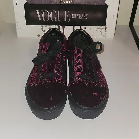 Vans Burgundy Sneakers with Vibrant Style