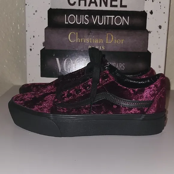 Vans Burgundy Sneakers with Vibrant Style