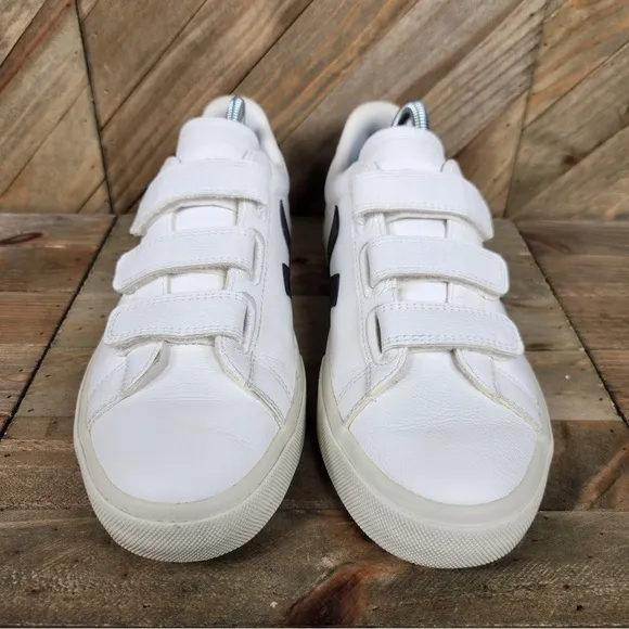 VEJA Recife Women's Sports Leather Fashion Sneakers