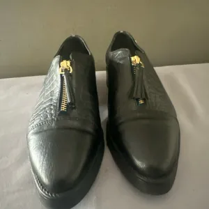 Velez men  Mirtad Black Front  Gold Zip. Size 39 Black