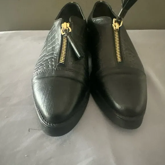 Velez men  Mirtad Black Front  Gold Zip. Size 39 Black