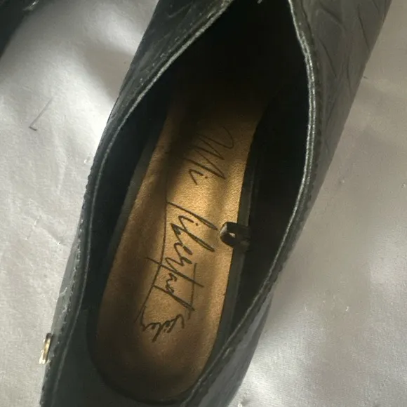 Velez men  Mirtad Black Front  Gold Zip. Size 39 Black