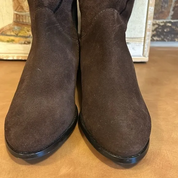 VERO CUIO Brown&amp; Black Suede Tall Boots with Black Embroidered Roses  Women’s 5