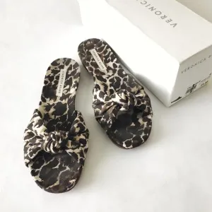 VERONICA BEARD 'Etra' Knotted leopard Flat Sandals - Size US 9.5