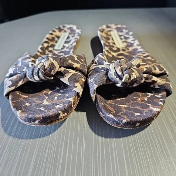 Veronica Beard Women’s Etra Leopard-Print‎ Knot Flat Sandals size 7.5M NWOT $275