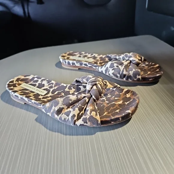 Veronica Beard Women’s Etra Leopard-Print‎ Knot Flat Sandals size 7.5M NWOT $275