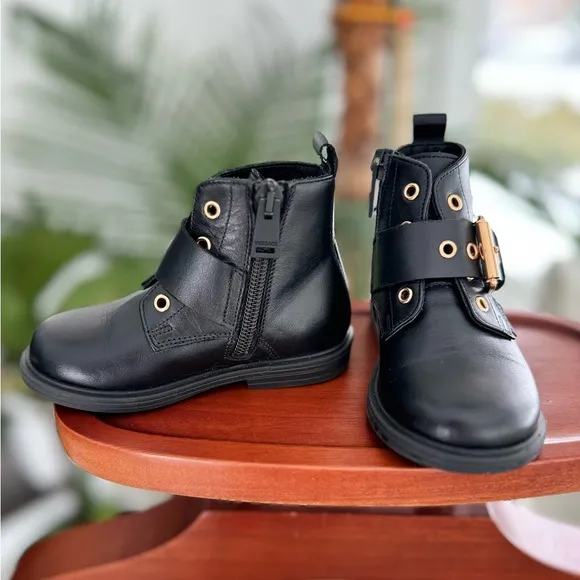 VERSACE Baby Girls Golden Buckle Boots in Black - size EUR22/US6