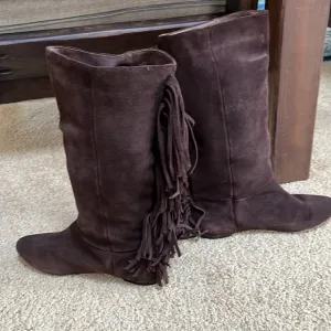 Very Volatile dark brown SZ 8, suede fringed boots.