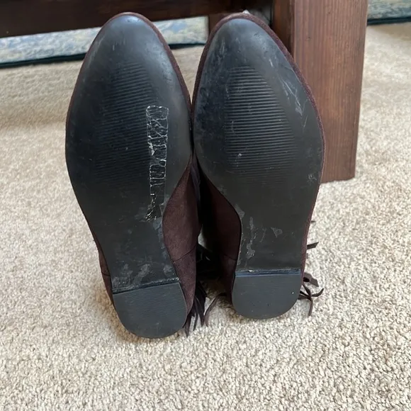 Very Volatile dark brown SZ 8, suede fringed boots.