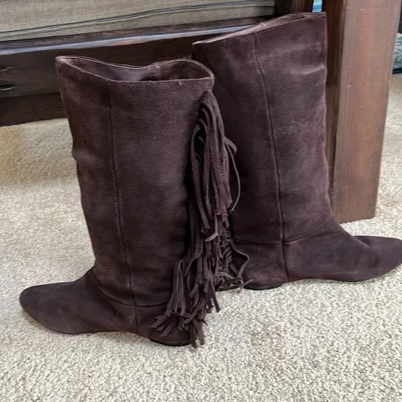 Very Volatile dark brown SZ 8, suede fringed boots.