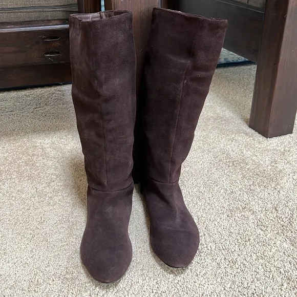 Very Volatile dark brown SZ 8, suede fringed boots.