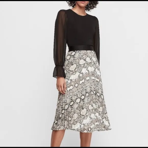 Victorias Secret Snake print skirt