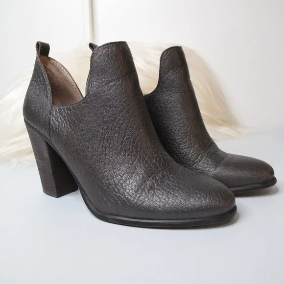 VINCE CAMUTO Federa Boots in Gunmetal