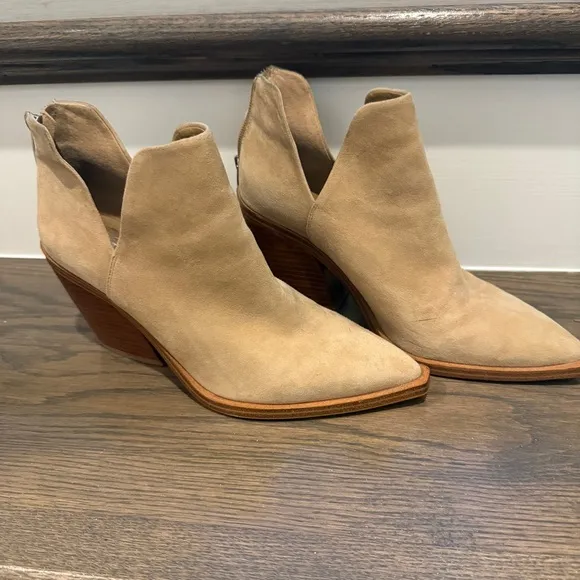Vince Camuto Gigietta Suede Block Heel Bootie | Size 6.5