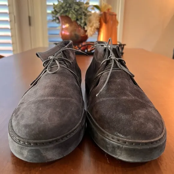 Vince Men's Novato Chukka genuine Suede Boots. Size 11M