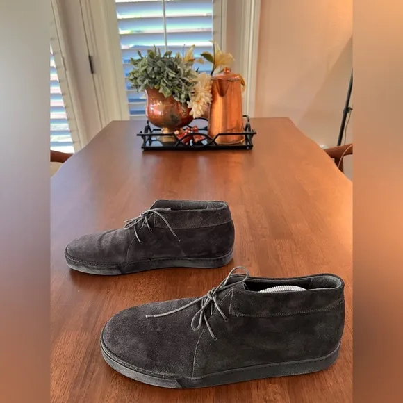 Vince Men's Novato Chukka genuine Suede Boots. Size 11M