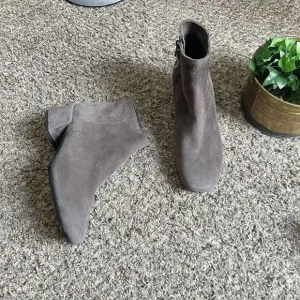 Vince Ostend Suede Leather Ankle Booties Boots 5.5 M Gray Low Block Heel New