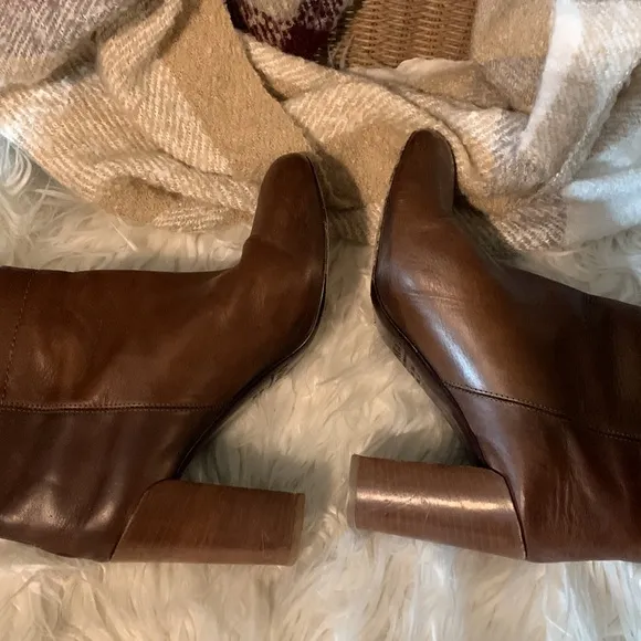 Vince Tall Sexy Brown boots EUC🌟 size 37.5