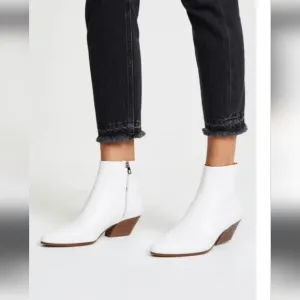 Vince Vero Cuoio Size 7 M white leather Boots .Made In Italy.
