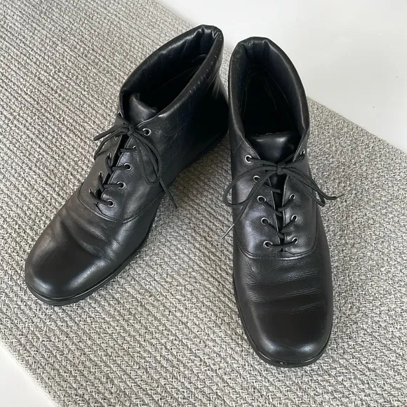 Vintage Auditions Black Leather Lace Up Bootie Ankle Boots Size 9.5N
