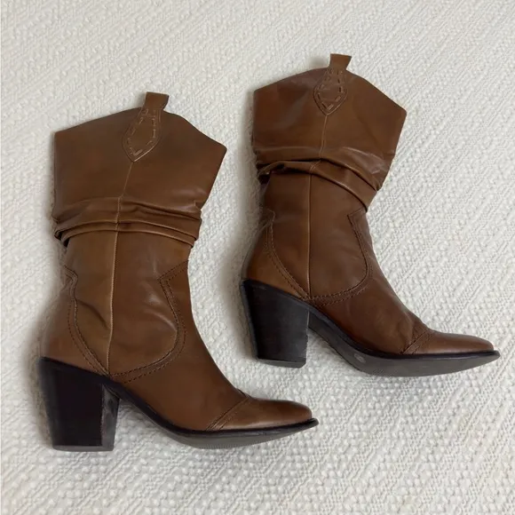Vintage BCBG Brown Leather Pull On Western Boots Size 7.5 Classic Streetwear