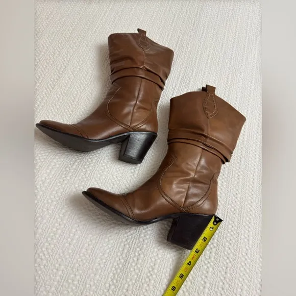 Vintage BCBG Brown Leather Pull On Western Boots Size 7.5 Classic Streetwear
