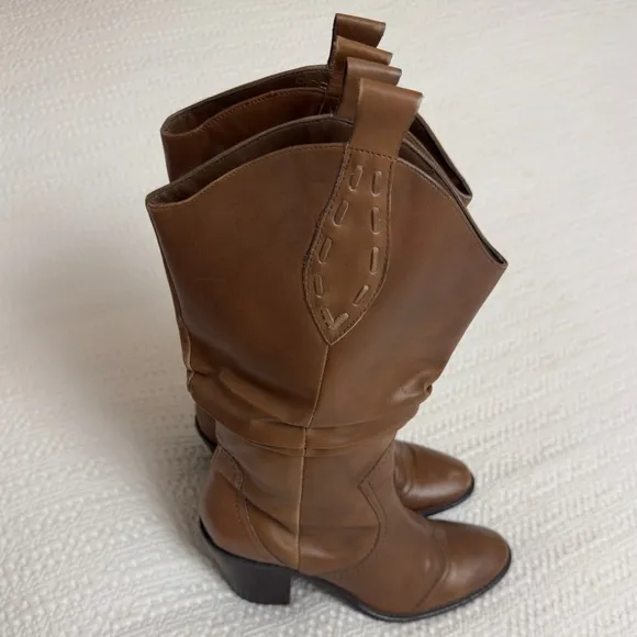 Vintage BCBG Brown Leather Pull On Western Boots Size 7.5 Classic Streetwear