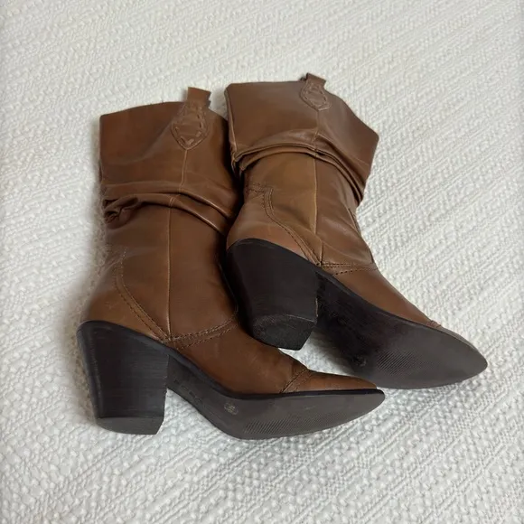 Vintage BCBG Brown Leather Pull On Western Boots Size 7.5 Classic Streetwear
