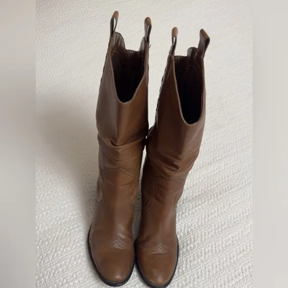Vintage BCBG Brown Leather Pull On Western Boots Size 7.5 Classic Streetwear