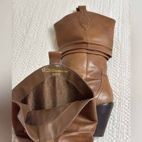 Vintage BCBG Brown Leather Pull On Western Boots Size 7.5 Classic Streetwear