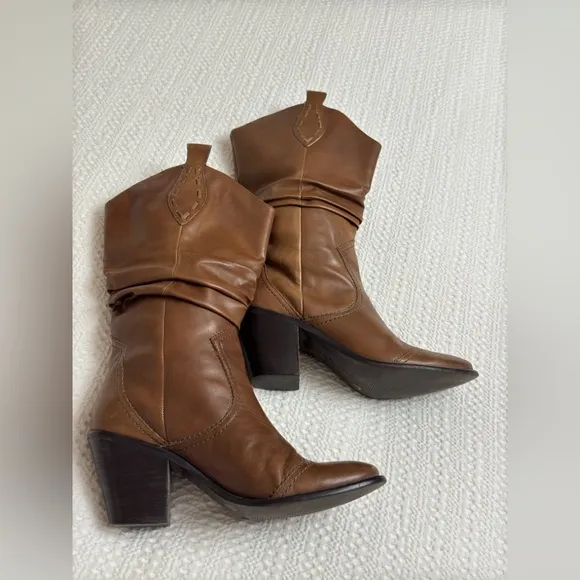 Vintage BCBG Brown Leather Pull On Western Boots Size 7.5 Classic Streetwear