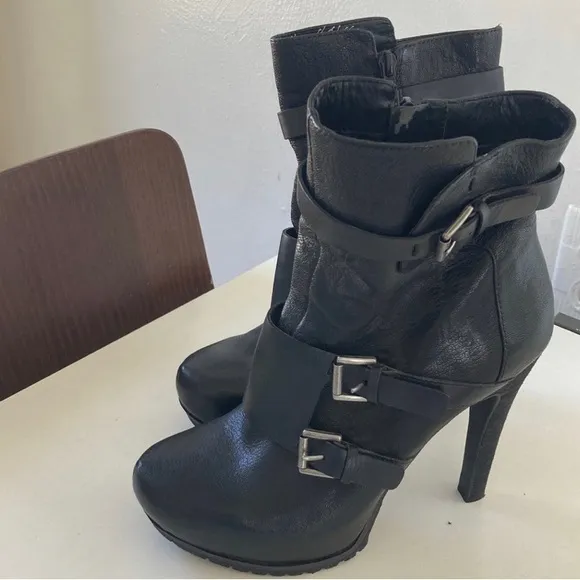 Vintage Black Leather High heel boots silver buckles cool straps size 7