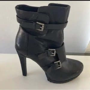 Vintage Black Leather High heel boots silver buckles cool straps size 7