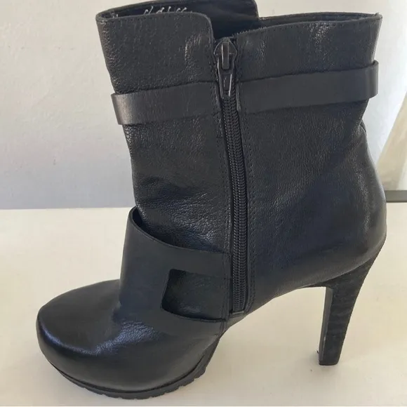 Vintage Black Leather High heel boots silver buckles cool straps size 7