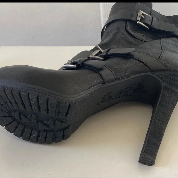 Vintage Black Leather High heel boots silver buckles cool straps size 7