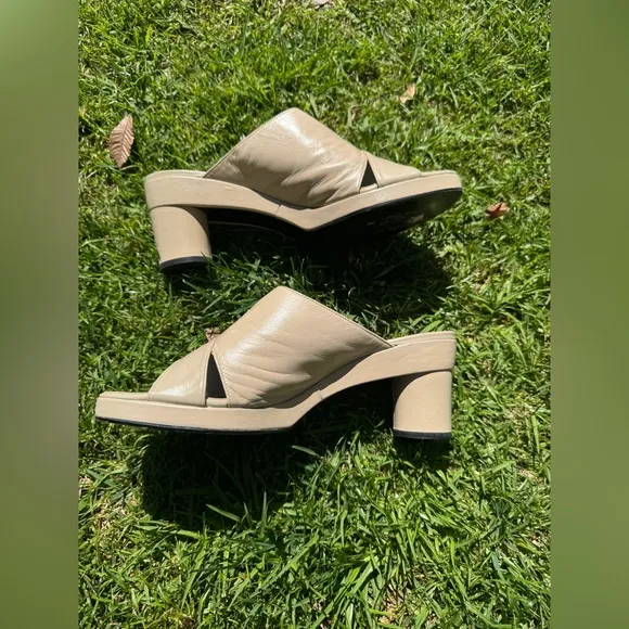 Vintage Charles Jourdan Block Heel Tan Sandals Sz 10
