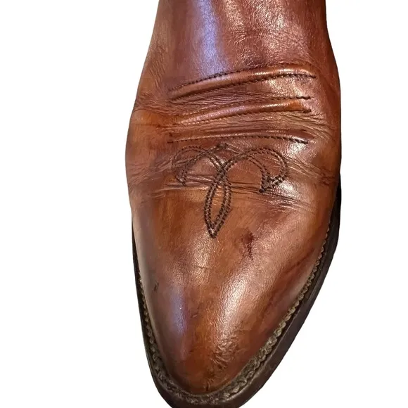 Vintage cowboy boots size 11.5  in excellent condition. No name tag.