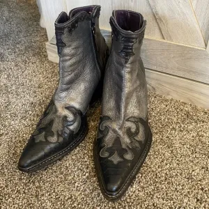 Vintage Donald Pliner Cowboy Boots Silver Black Ankle Bootie Shootie 5.5