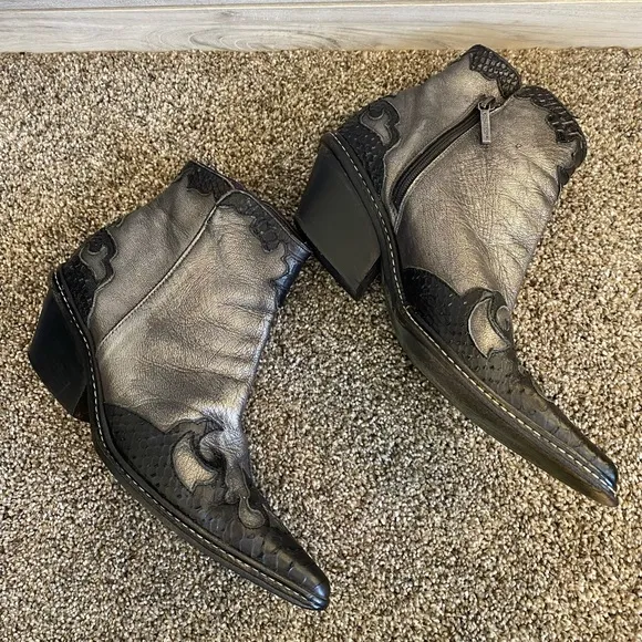 Vintage Donald Pliner Cowboy Boots Silver Black Ankle Bootie Shootie 5.5