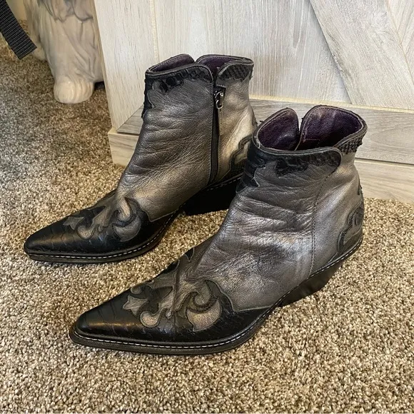Vintage Donald Pliner Cowboy Boots Silver Black Ankle Bootie Shootie 5.5